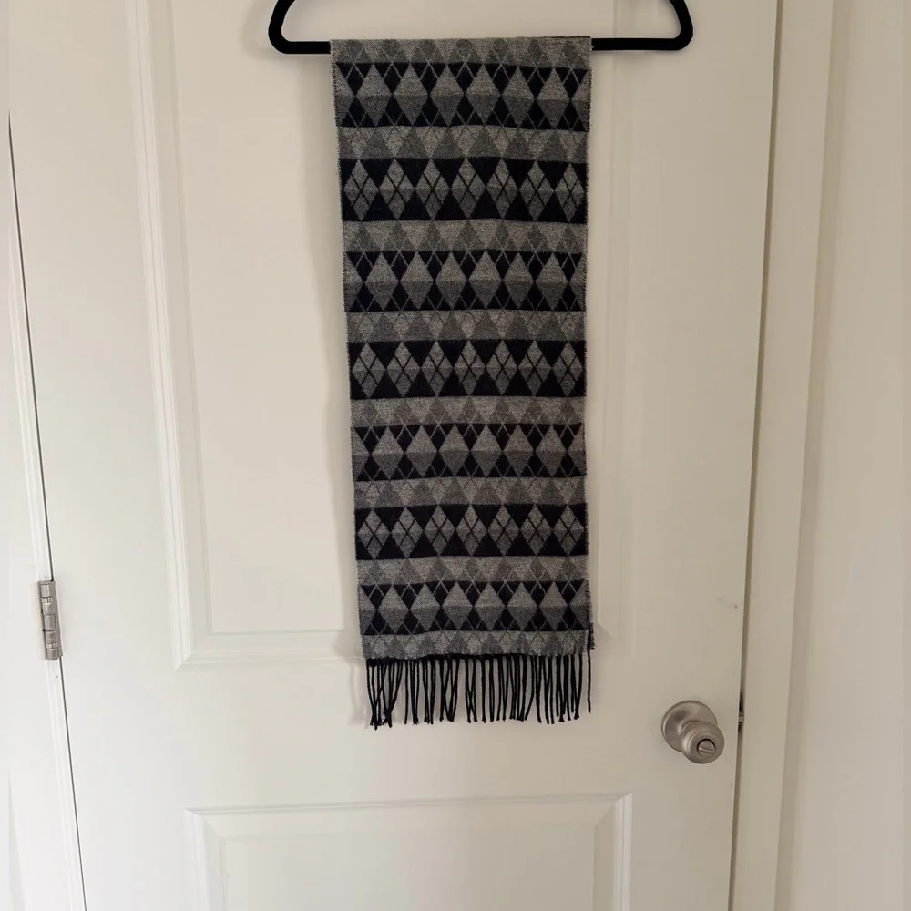 Bundle of 4 men's winter fringe acrylic scarves